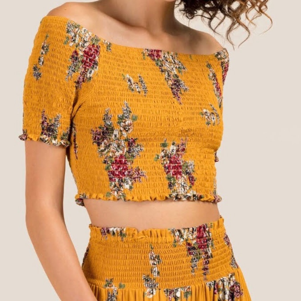 Francesca’s Shirred Crop Top Sz S - Picture 2 of 5